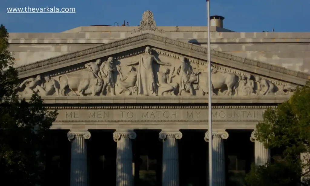 Architecture and Design of the Statue
